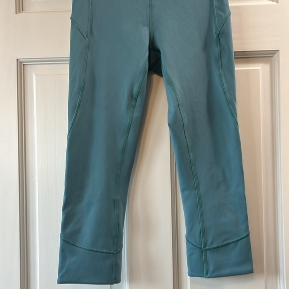 Lululemon In Movement Crop Everlux 19" Inseam in Pacific Breeze - Size 4 - Picture 3 of 9